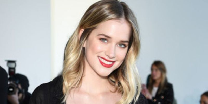 You Alum Elizabeth Lail Is The New Face Hollywood: Her Seven Facts Including Net Worth And Filmography